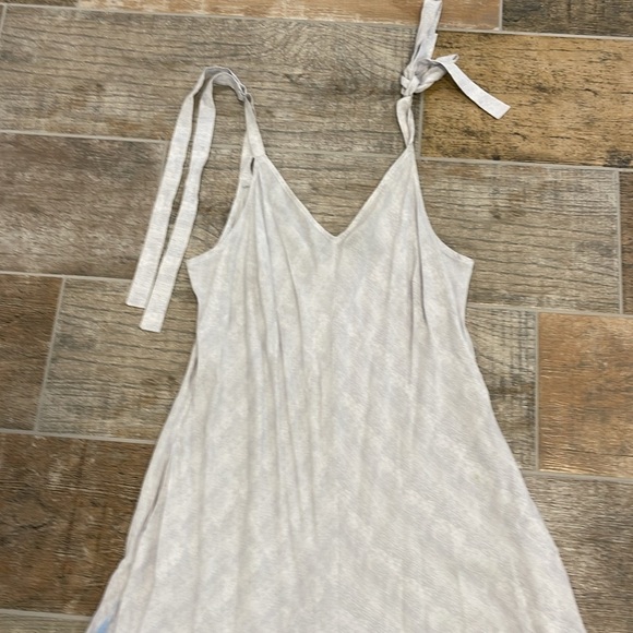 Sam and Jess Blue Gray Romper Flowy Leg Size Medium M Rayon - Picture 6 of 11